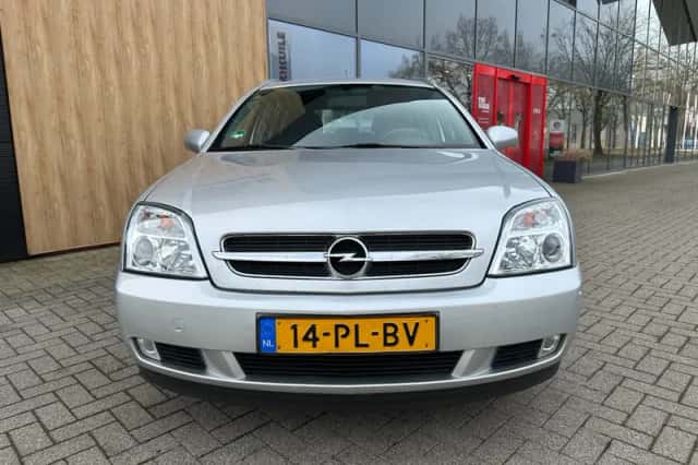 Opel Vectra (2004) thumbnail 8