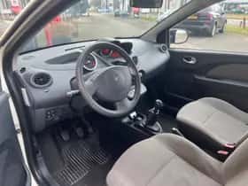 Renault Twingo (2011) thumbnail 10