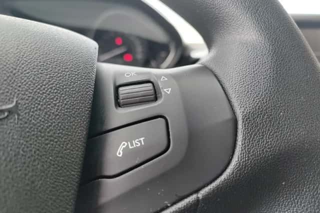 Peugeot 208 (2016) thumbnail 14