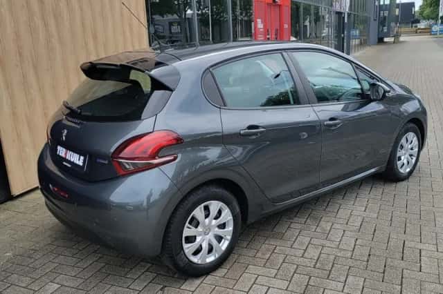 Peugeot 208 (2016) thumbnail 5