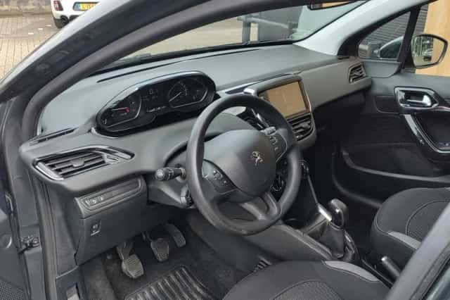 Peugeot 208 (2016) thumbnail 6