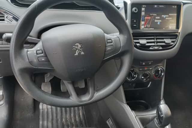 Peugeot 208 (2016) thumbnail 8