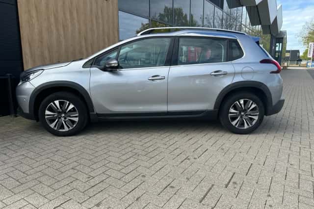 Peugeot 2008 (2016) thumbnail 2
