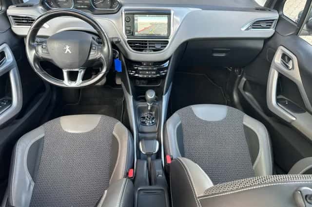 Peugeot 2008 (2016) thumbnail 11