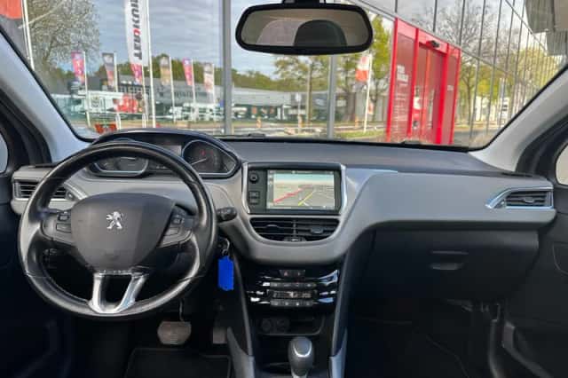 Peugeot 2008 (2016) thumbnail 12