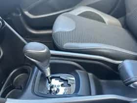 Peugeot 2008 (2016) thumbnail 17