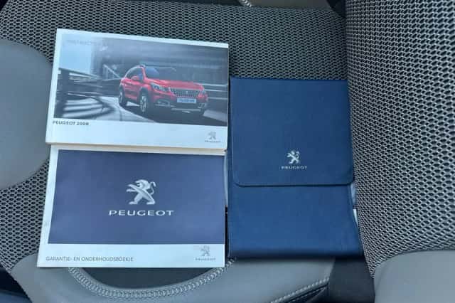 Peugeot 2008 (2016) thumbnail 24