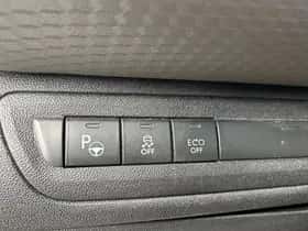 Peugeot 2008 (2016) thumbnail 10