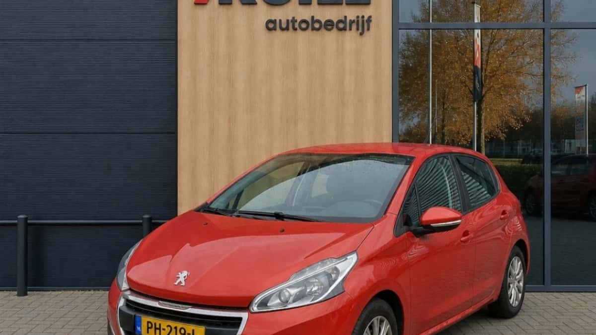 Peugeot 208 (2017) — foto 1