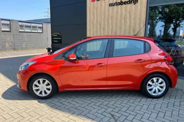 Peugeot 208 (2017) thumbnail 3