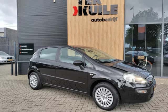 Fiat Punto (2010) thumbnail 3