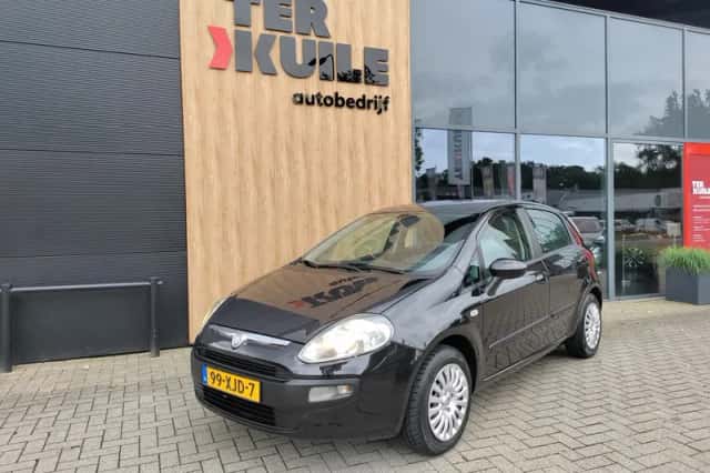 Fiat Punto (2010) thumbnail 4