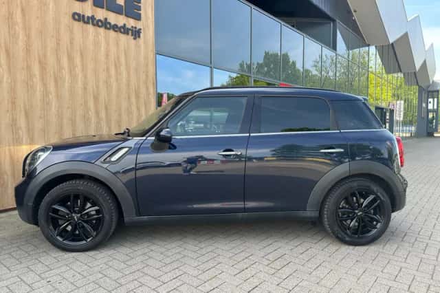 MINI Countryman (2012) thumbnail 2