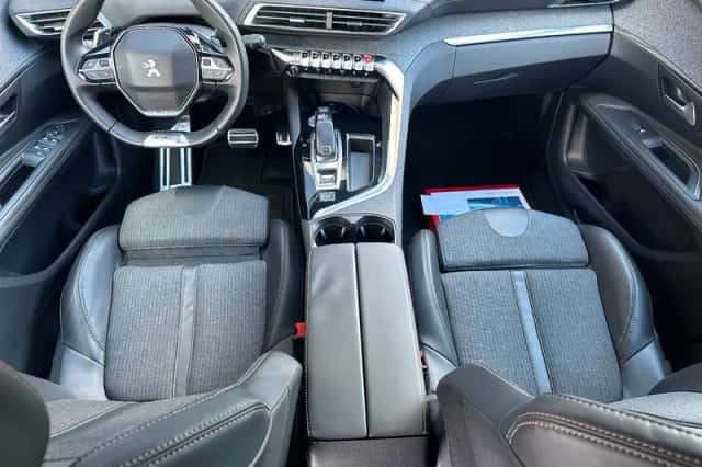 Peugeot 3008 (2017) thumbnail 11