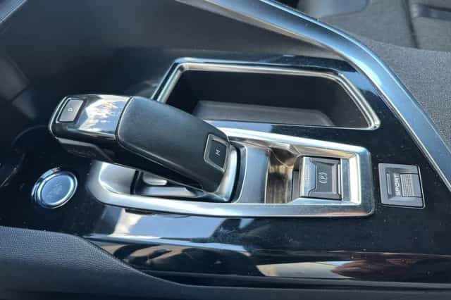 Peugeot 3008 (2017) thumbnail 20