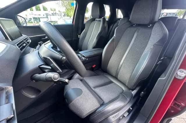 Peugeot 3008 (2017) thumbnail 21