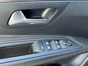 Peugeot 3008 (2017) thumbnail 9