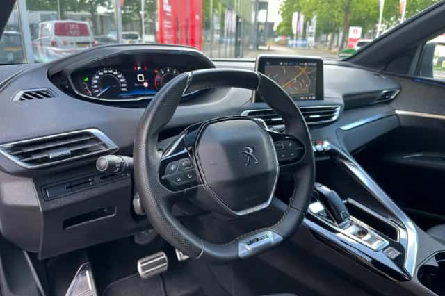 Peugeot 3008 (2017) thumbnail 10