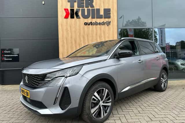 Peugeot 5008 (2023) thumbnail 1