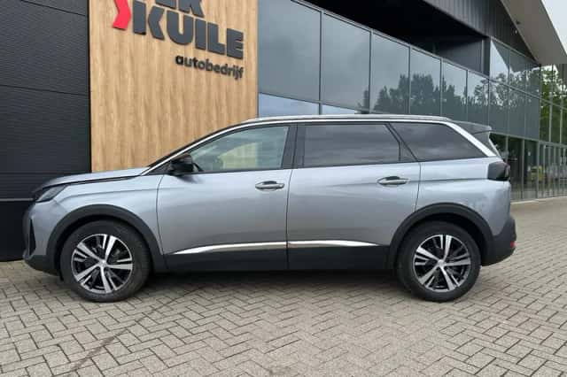 Peugeot 5008 (2023) thumbnail 2