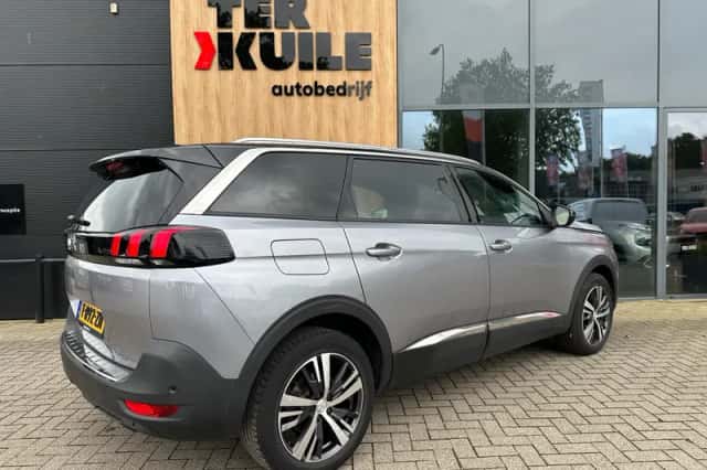 Peugeot 5008 (2023) thumbnail 2