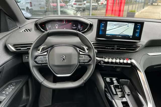 Peugeot 5008 (2023) thumbnail 12