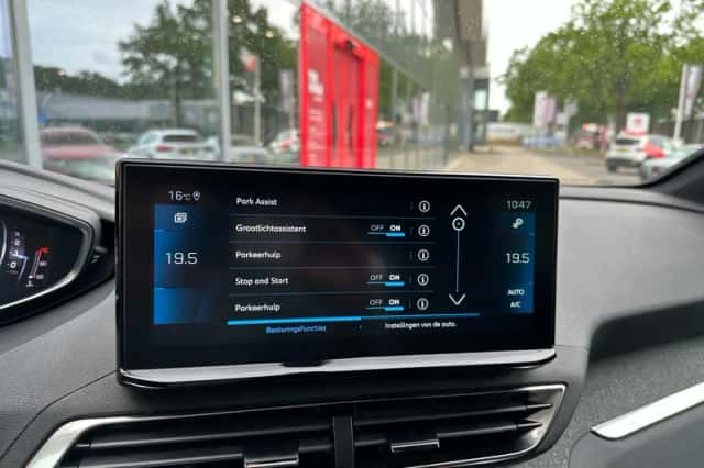 Peugeot 5008 (2023) thumbnail 17