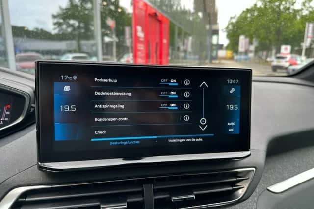 Peugeot 5008 (2023) thumbnail 18