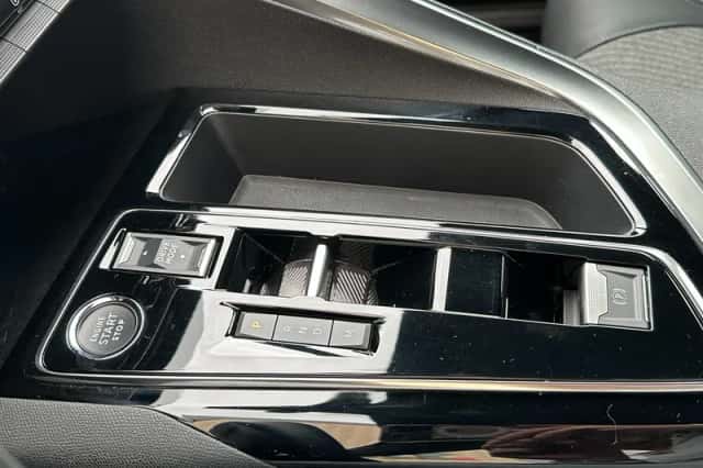 Peugeot 5008 (2023) thumbnail 19