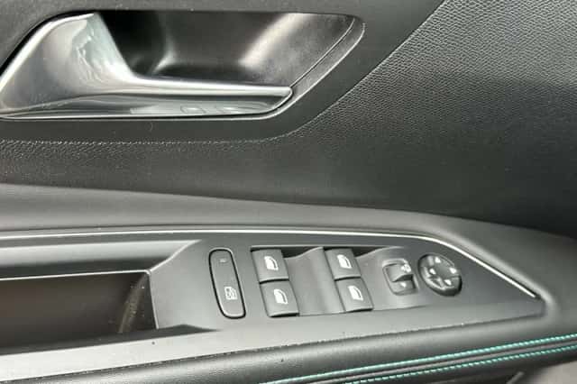 Peugeot 5008 (2023) thumbnail 20