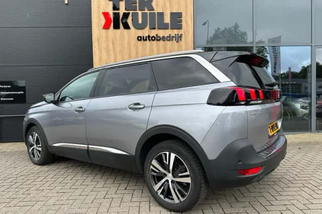 Peugeot 5008 (2023) thumbnail 3