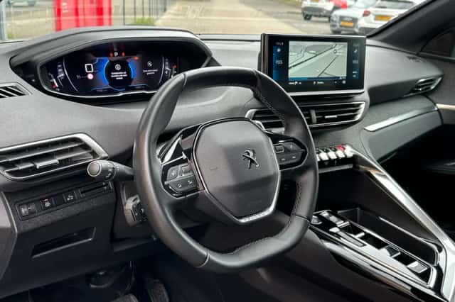 Peugeot 5008 (2023) thumbnail 3