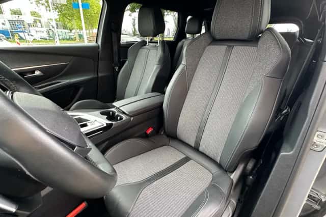 Peugeot 5008 (2023) thumbnail 4