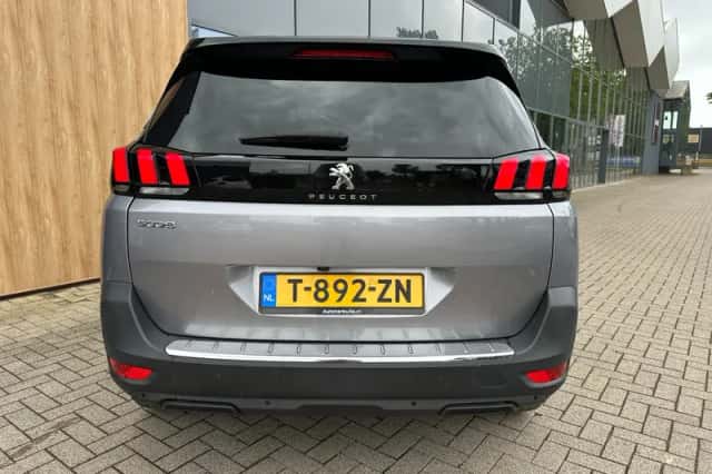 Peugeot 5008 (2023) thumbnail 4