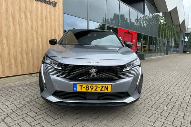 Peugeot 5008 (2023) thumbnail 8