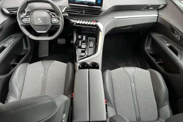 Peugeot 5008 (2023) thumbnail 10