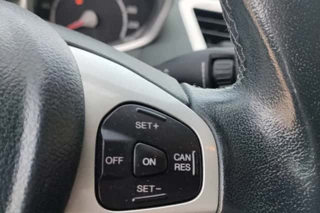 Ford Fiesta (2010) thumbnail 12