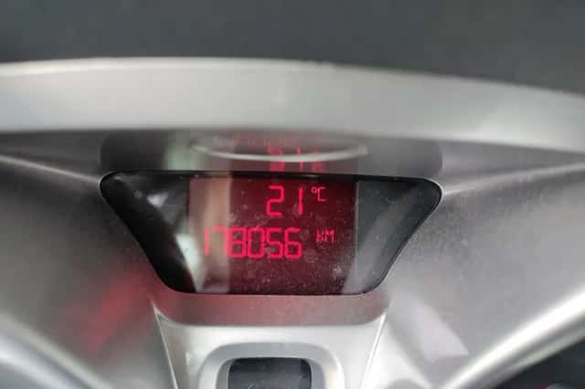 Ford Fiesta (2010) thumbnail 17