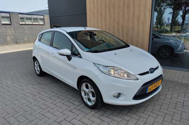 Ford Fiesta (2010) thumbnail 3