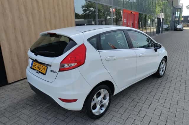 Ford Fiesta (2010) thumbnail 5