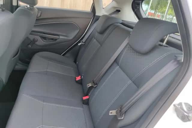 Ford Fiesta (2010) thumbnail 8
