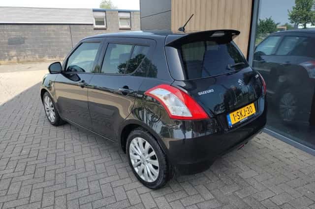 Suzuki Swift (2013) thumbnail 2