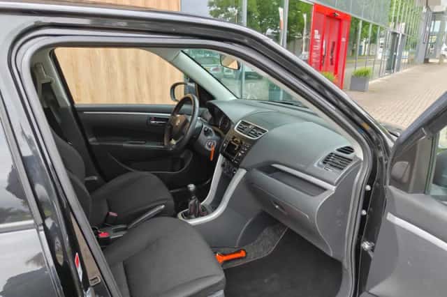 Suzuki Swift (2013) thumbnail 3