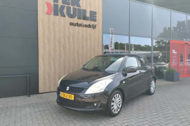 Suzuki Swift (2013) thumbnail 4