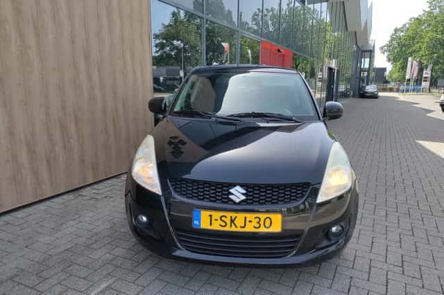 Suzuki Swift (2013) thumbnail 5