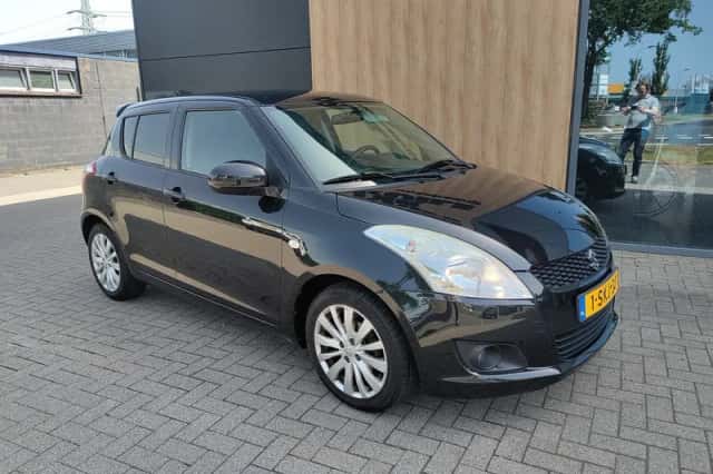 Suzuki Swift (2013) thumbnail 6