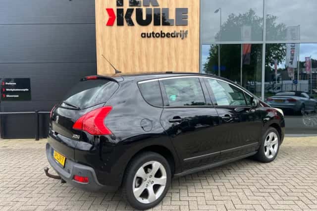 Peugeot 3008 (2010) thumbnail 2