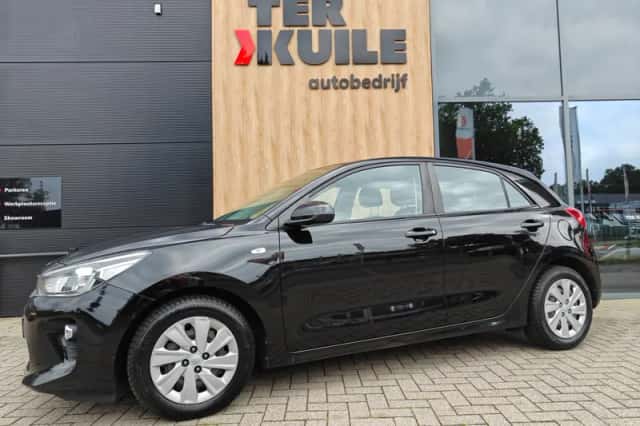 Kia Rio (2018) thumbnail 1