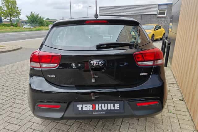 Kia Rio (2018) thumbnail 4