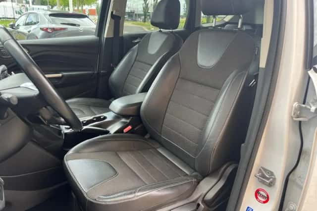 Ford Kuga (2015) thumbnail 4